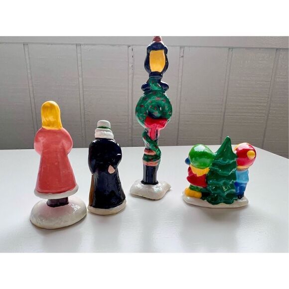 Vintage 4 Piece Ceramic Christmas Carolers and Light post - Picture 2 of 8